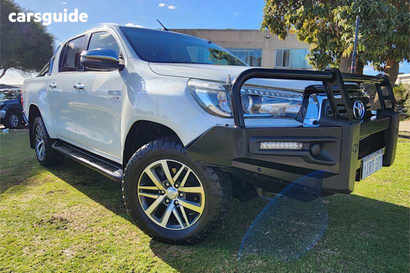 White 2018 Toyota Hilux Double Cab Pick Up Sr5 (4X4)