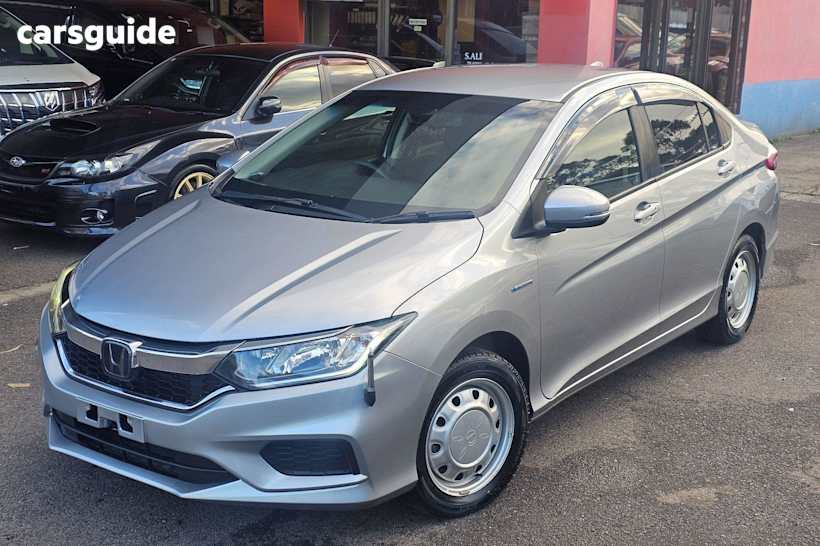 Silver 2019 Honda Grace Sedan GM4