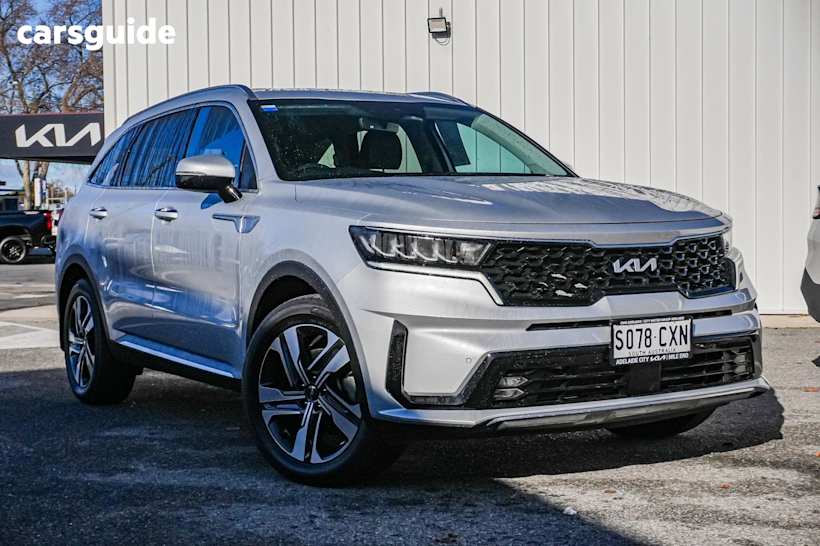 Silver 2023 Kia Sorento SUV SPORT+ 4X4