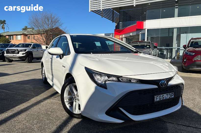 White 2022 Toyota Corolla Hatch ASCENT SPORT HYBRID F