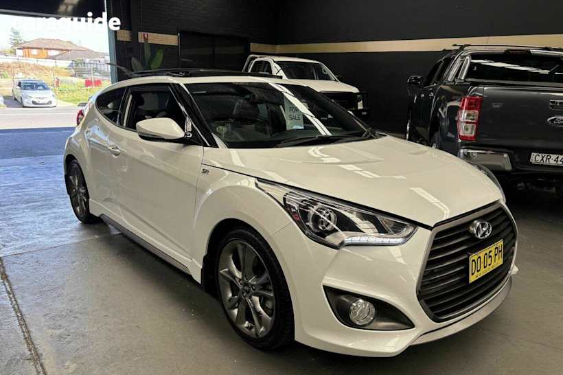 White 2016 Hyundai Veloster Hatch SR TURBO F