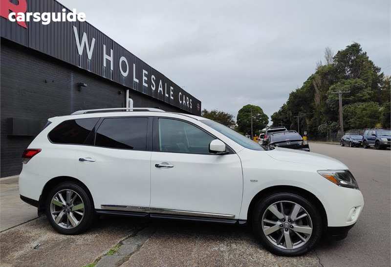 White 2014 Nissan Pathfinder Wagon Ti (4X2)
