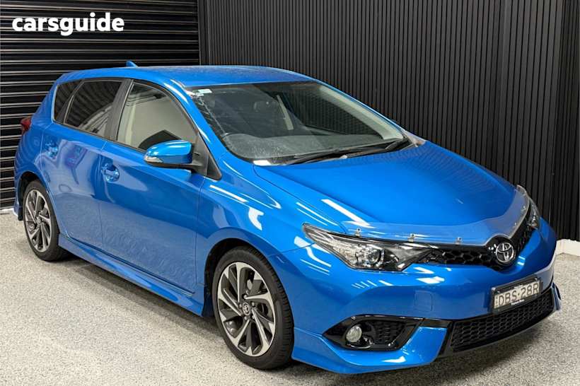 Blue 2015 Toyota Corolla Hatch SX F