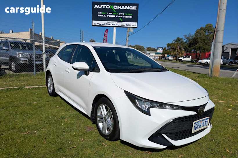 White 2018 Toyota Corolla Hatchback Ascent Sport