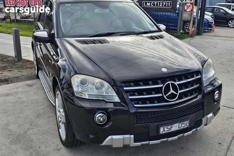 Black 2010 Mercedes-Benz ML300 Wagon Cdi (4X4)