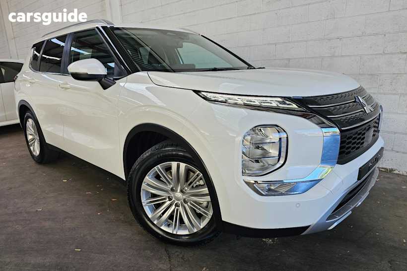 White 2023 Mitsubishi Outlander SUV LS F