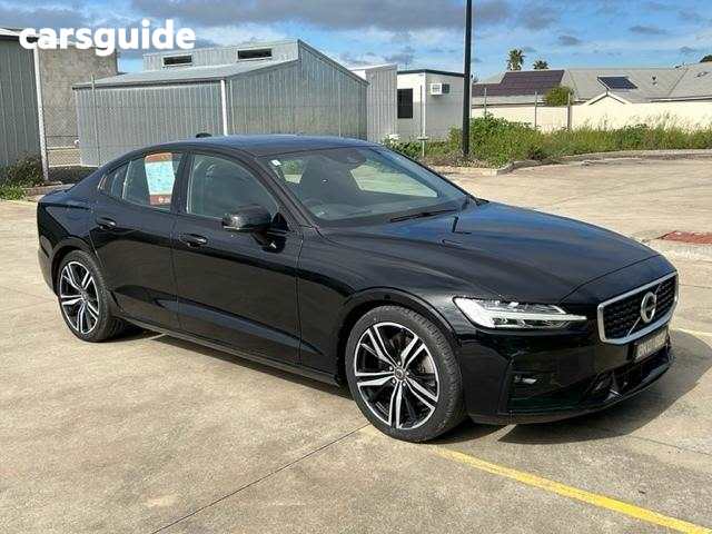 Black 2018 Volvo S60 Sedan T5 R-Design