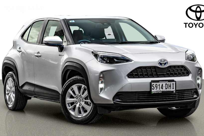 Silver 2022 Toyota Yaris Cross SUV GX 4X4