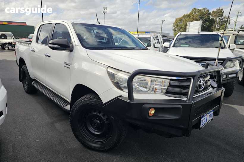 White 2017 Toyota Hilux Ute Tray SR 4X4