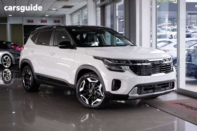 White 2025 Kia Seltos SUV GT-LINE F