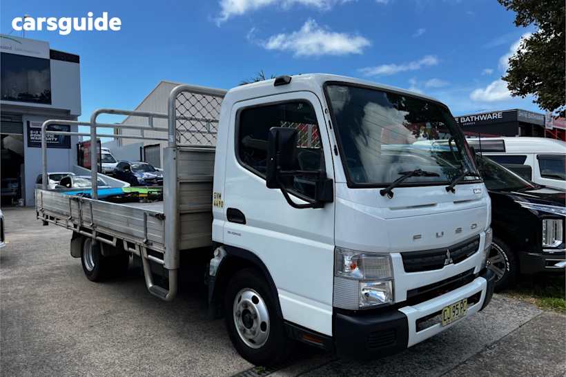 White 2015 Mitsubishi Canter OtherCar