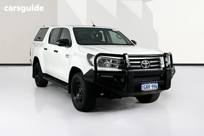 White 2018 Toyota Hilux Dual Cab Chassis Sr (4X4)