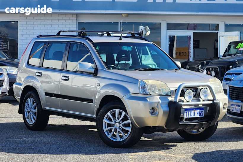 Gold 2005 Nissan X-Trail SUV ST 4X4