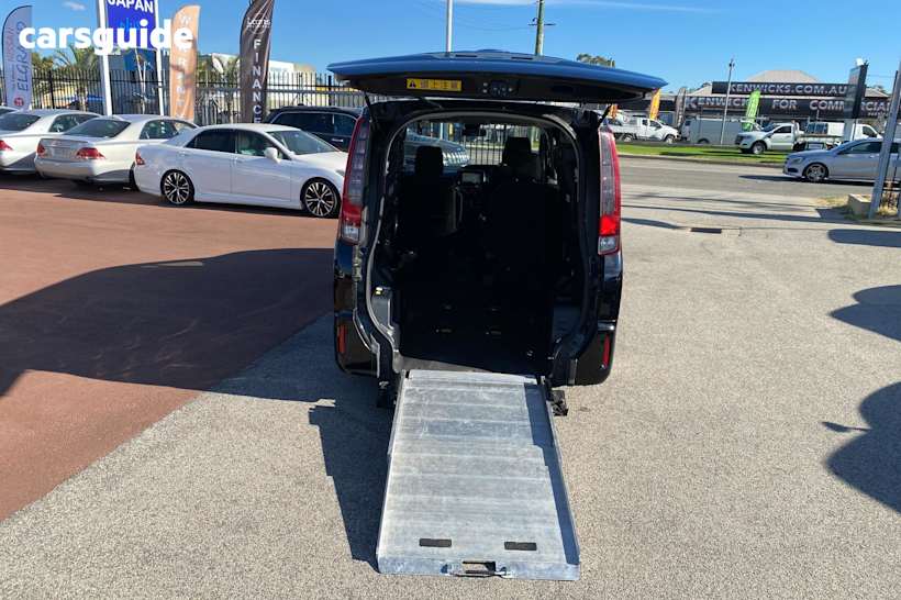 Black 2017 Toyota Noah Commercial 4WD WHEELCHAIR RAMP
