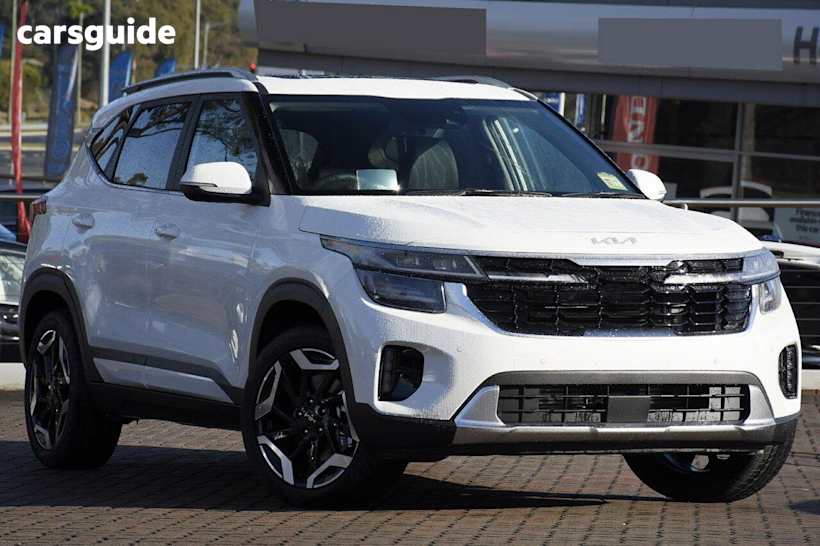 White 2025 Kia Seltos SUV GT-LINE 4X4