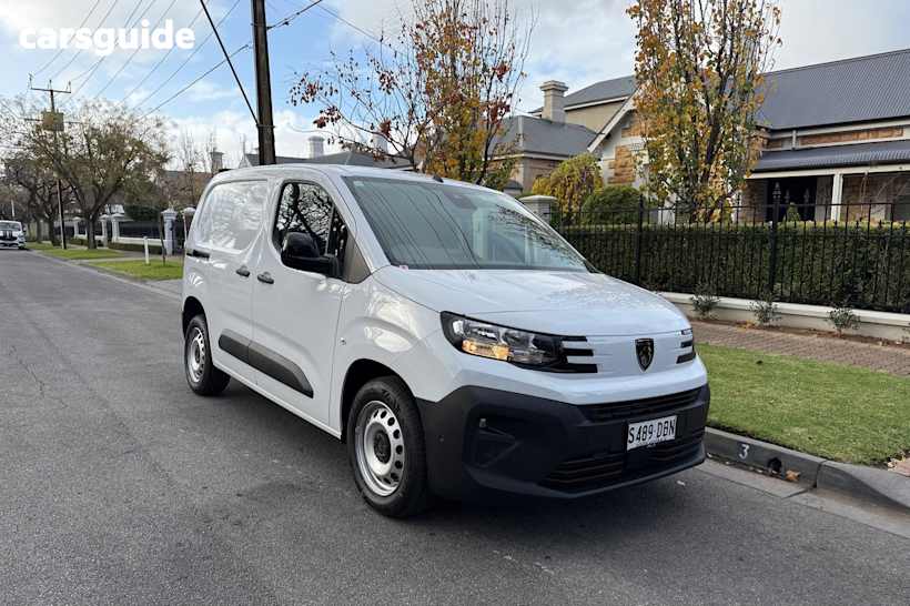White 2024 Peugeot Partner Commercial PRO F