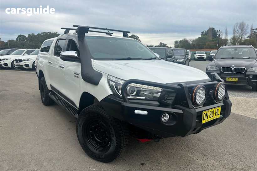 White 2018 Toyota Hilux Ute Tray SR5 4X4