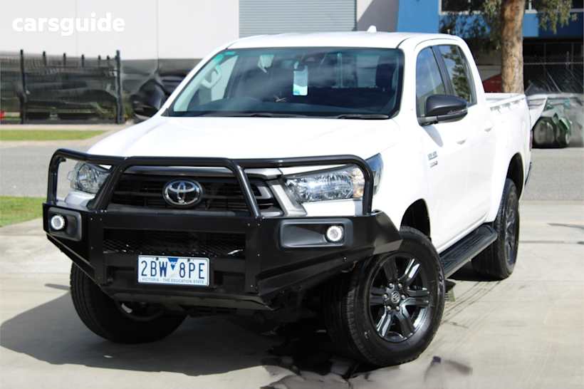 White 2022 Toyota Hilux Double Cab Chassis Sr (4X4)
