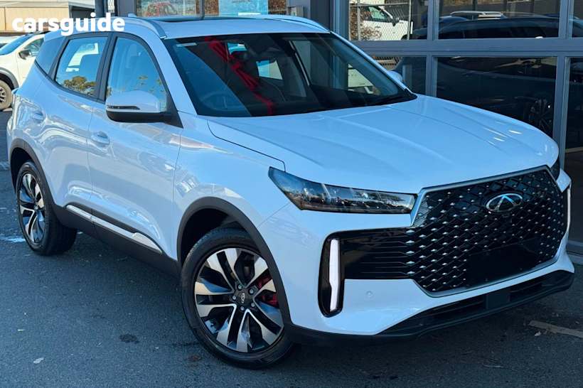 White 2025 Chery Tiggo 4 SUV ULTIMATE F