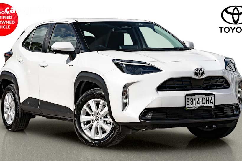 White 2024 Toyota Yaris Cross SUV GX F