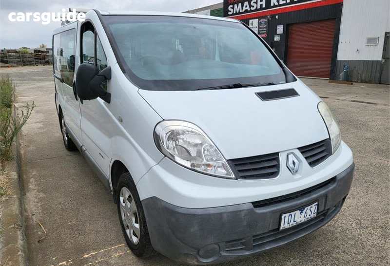 White 2014 Renault Trafic Commercial F