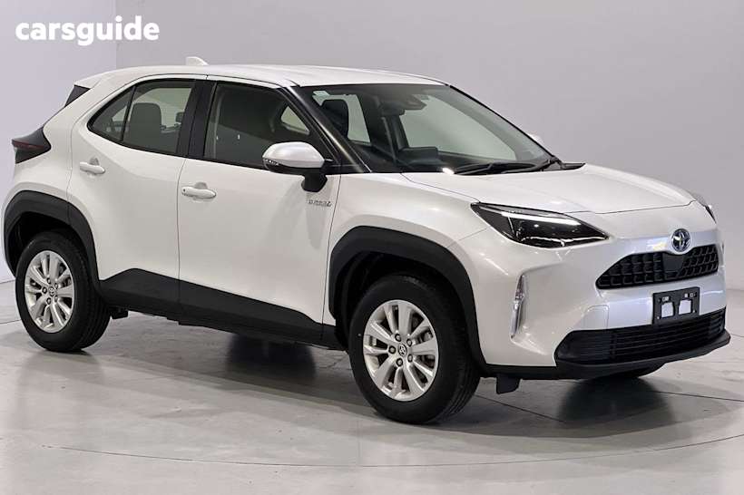 White 2023 Toyota Yaris Cross SUV GX F