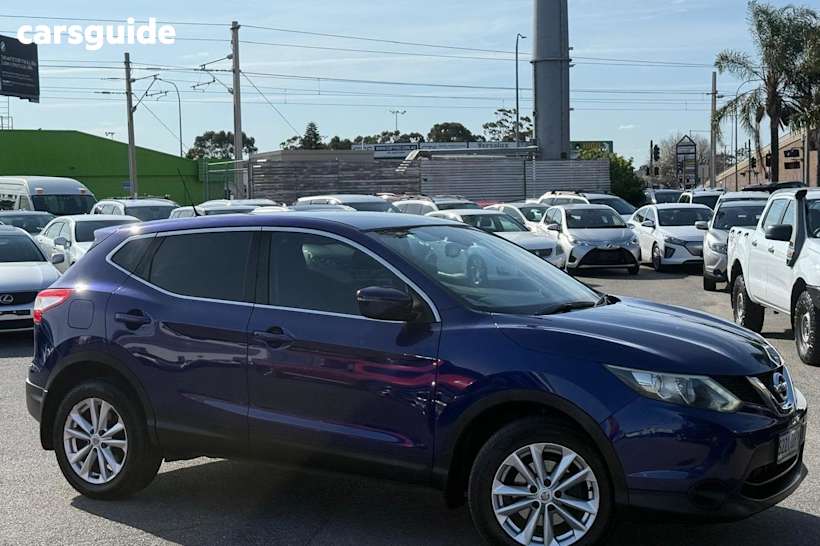 Blue 2014 Nissan Qashqai SUV TS F