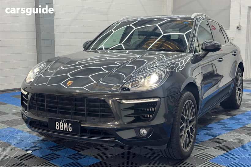 Grey 2018 Porsche Macan Wagon S
