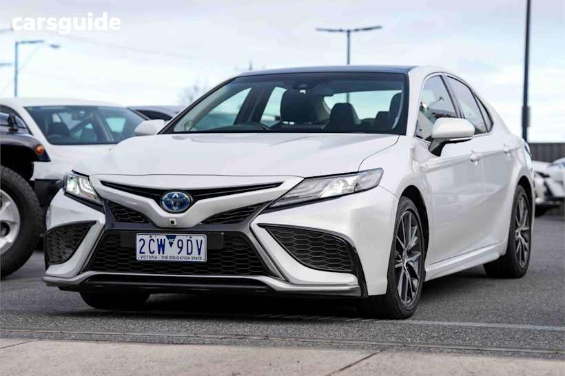 White 2021 Toyota Camry Sedan Sl Hybrid
