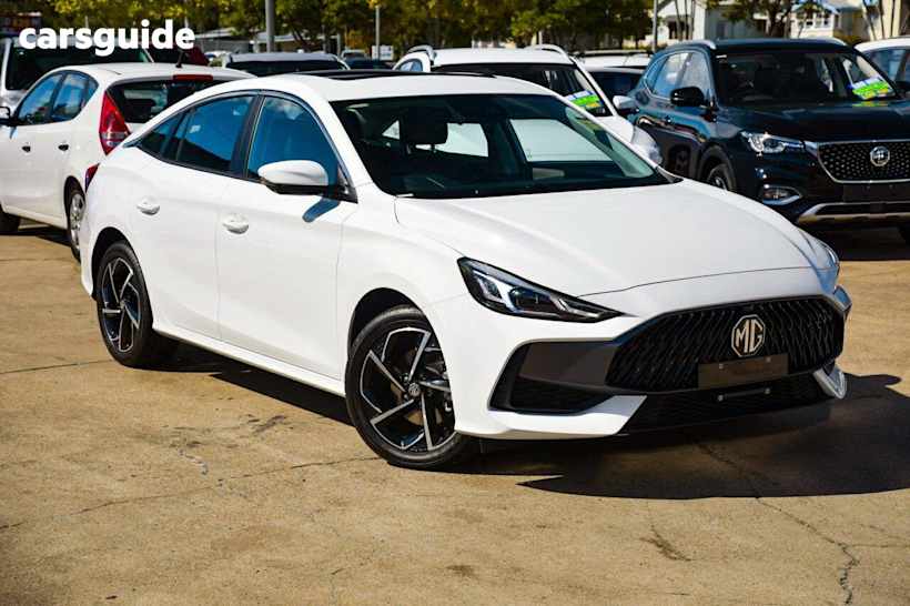 White 2025 MG MG5 Sedan Essence