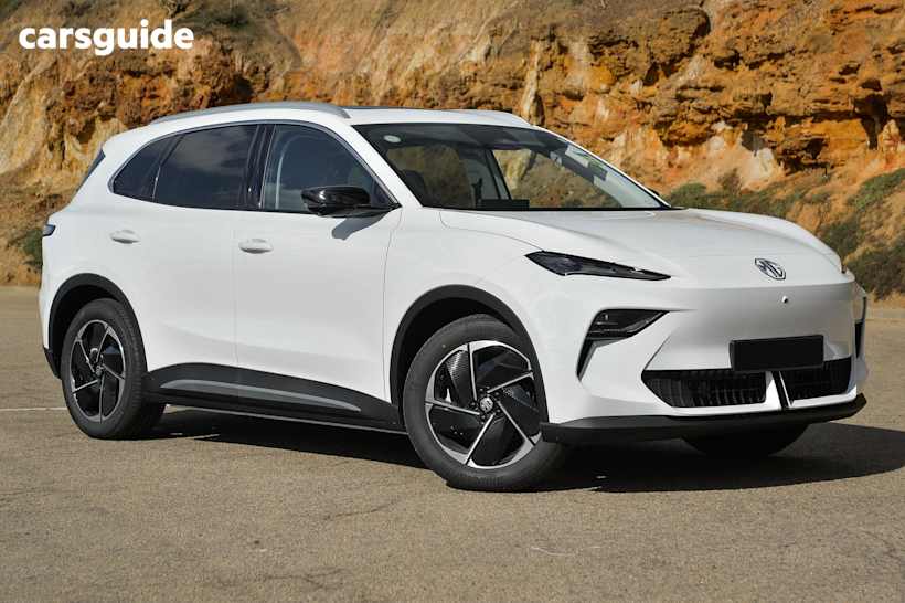 White 2025 MG MGS5 EV SUV ESSENCE 62 R