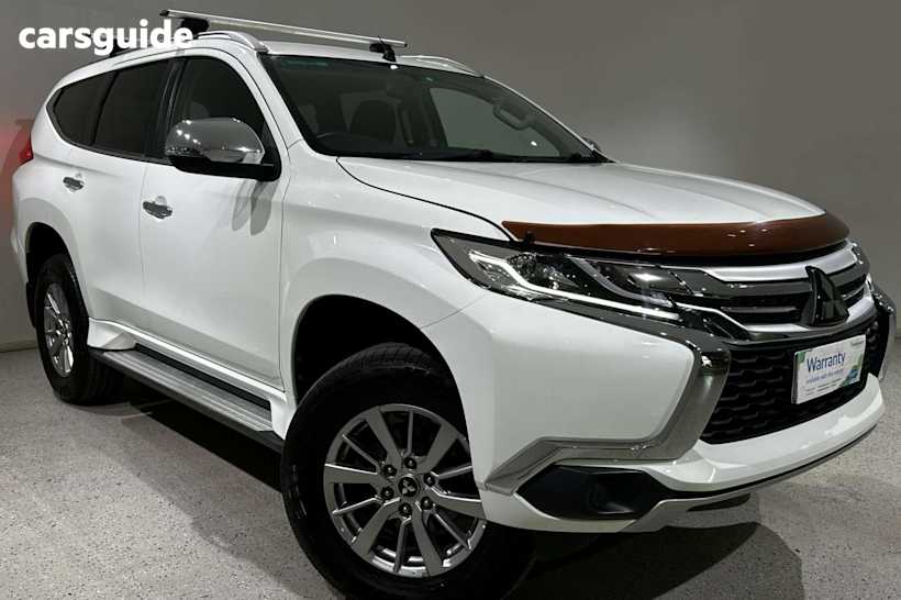 White 2018 Mitsubishi Pajero Sport SUV GLX 4X4