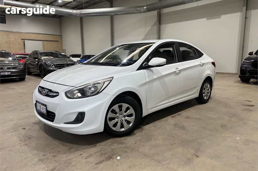White 2015 Hyundai Accent Sedan ACTIVE