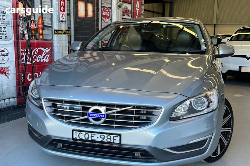 Silver 2013 Volvo S60 Sedan T4 TEKNIK F