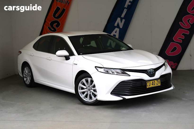 White 2019 Toyota Camry Sedan Ascent (Hybrid)