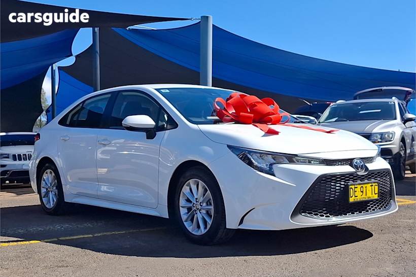 White 2022 Toyota Corolla Sedan ASCENT SPORT