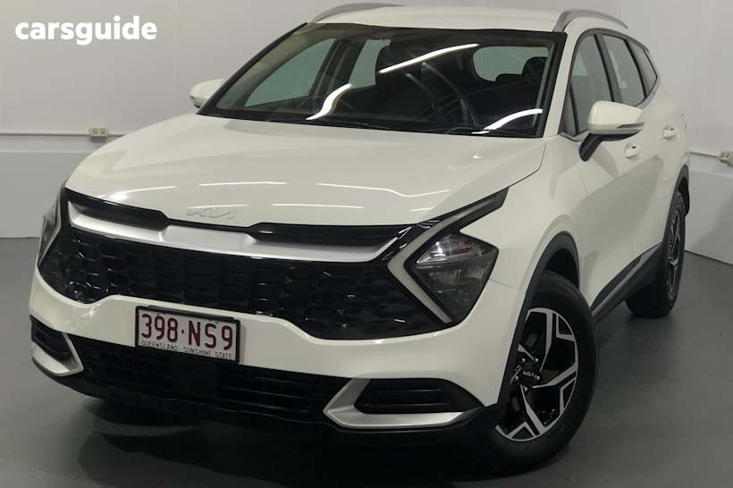 White 2022 Kia Sportage SUV S F