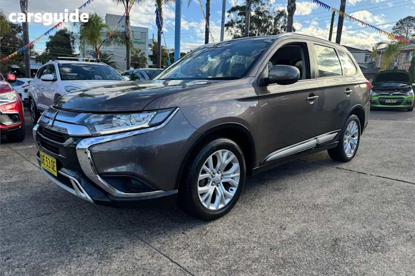 Brown 2019 Mitsubishi Outlander SUV ES F