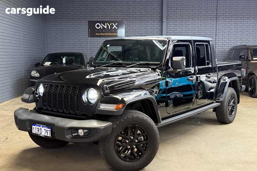 Black 2022 Jeep Gladiator Ute Tray NIGHT EAGLE 4X4
