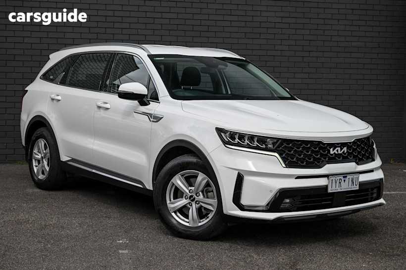 White 2023 Kia Sorento SUV S 4X4