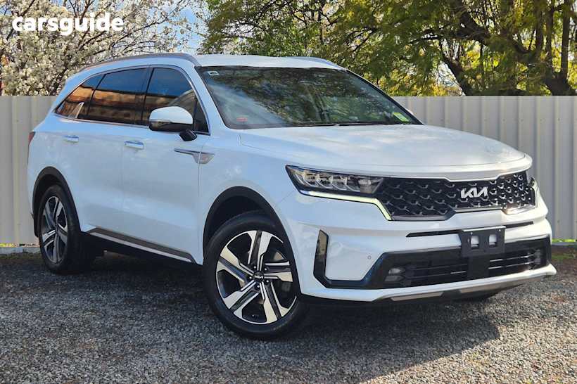 White 2022 Kia Sorento SUV SPORT+ 4X4