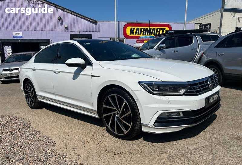White 2016 Volkswagen Passat Sedan 206Tsi R-Line