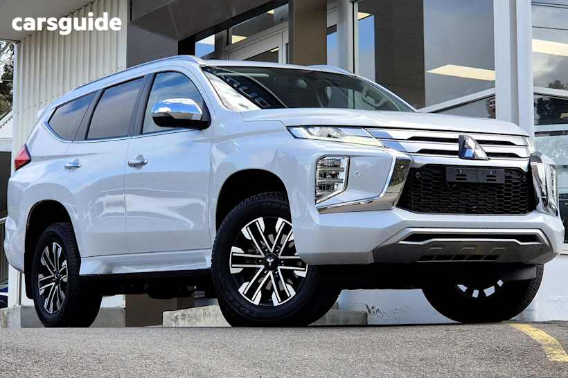 White 2024 Mitsubishi Pajero Sport SUV EXCEED 4X4
