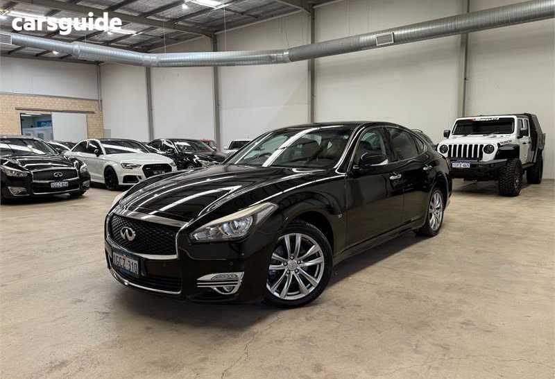 Black 2016 Infiniti Q70 Sedan GT R