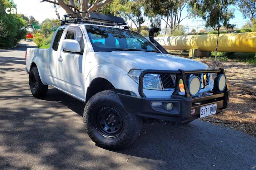 White 2010 Nissan Navara Dual Cab Pick-up St-X (4X4)