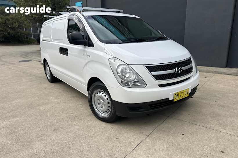 White 2015 Hyundai Iload Commercial R