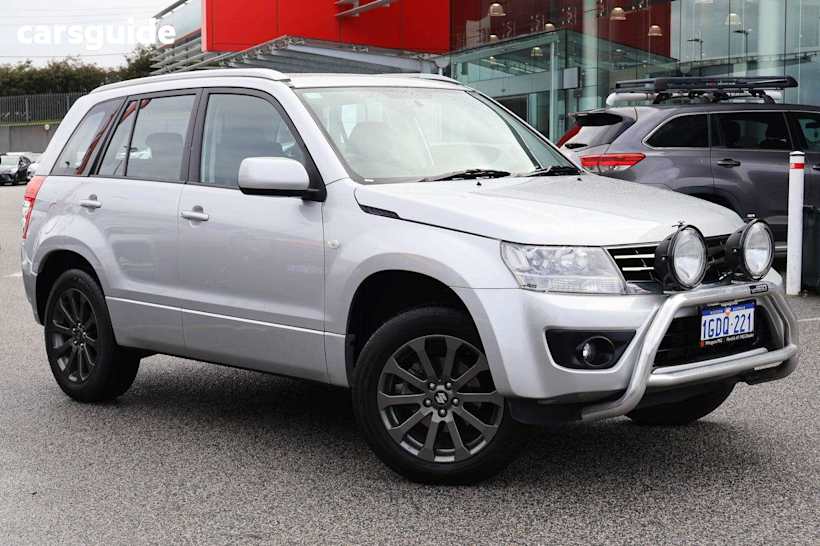 Silver 2016 Suzuki Grand Vitara SUV SPORT 4X4