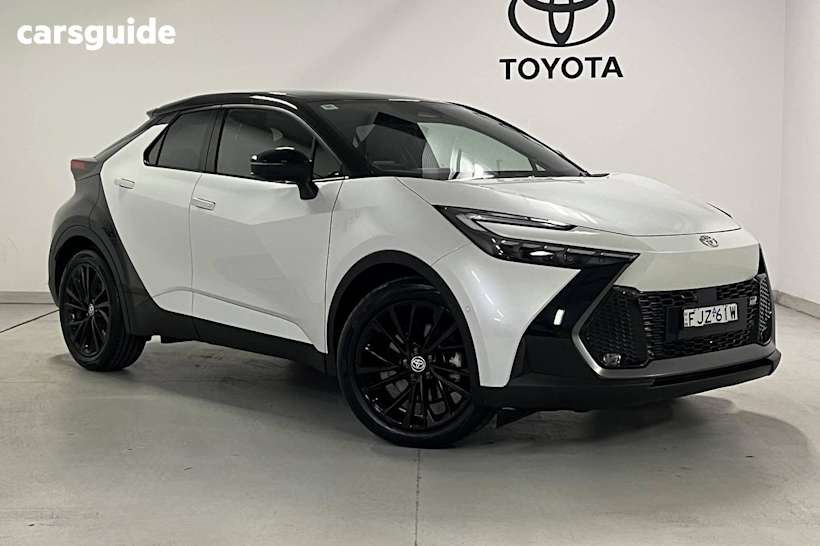 White 2024 Toyota C-HR Wagon Gr-Sport Hybrid