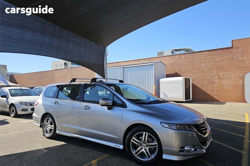 Silver 2009 Honda Odyssey Wagon Luxury