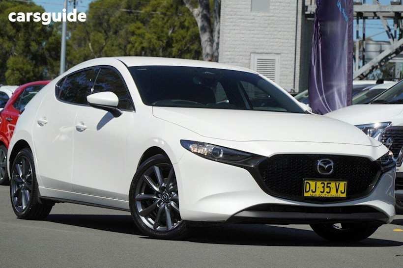 White 2024 Mazda Mazda3 Hatch G20 TOURING F